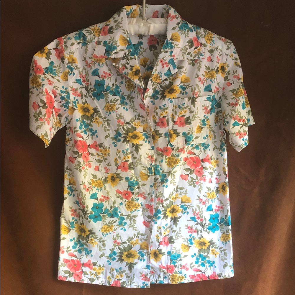 Bobbie Brooks White Short-Sleeve Floral Button-Down Shirt